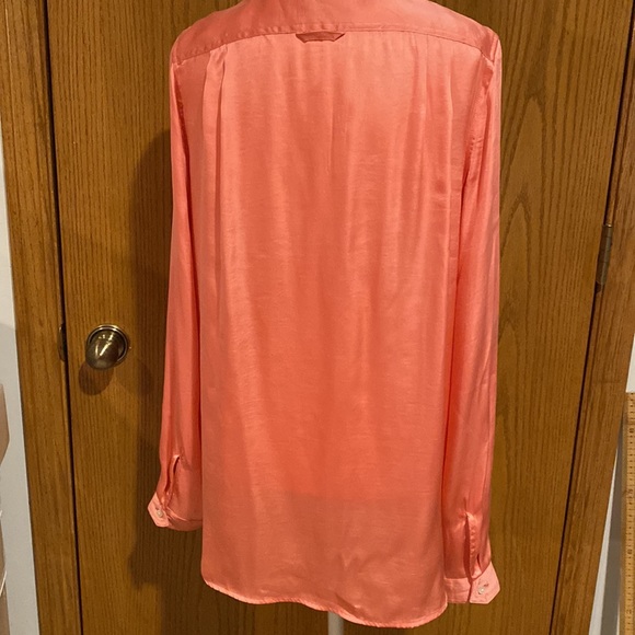 Banana Repblic long sleeve button up. Size small but fits like a medium. - Picture 2 of 5